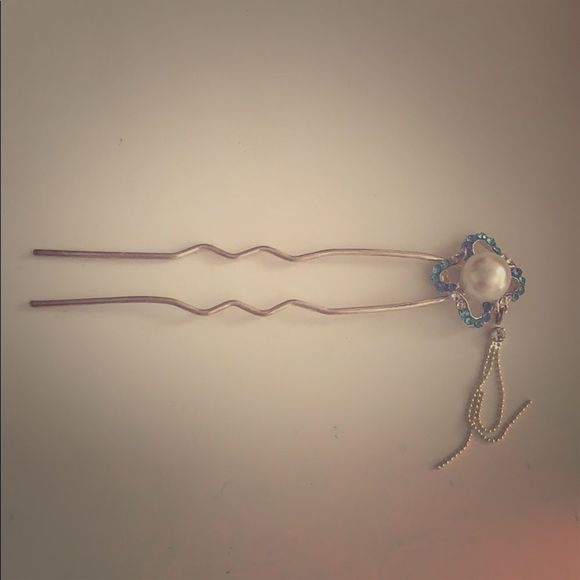 NWOT Crystal Hair clip and pearl main image 4